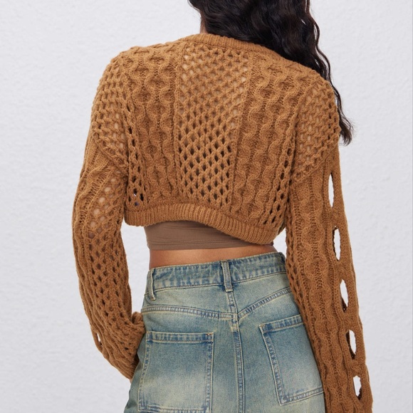 KNIT ROUND NECKLINE HOLLOW OUT LONG SLEEVE CROP TOP Shrug. Size Large NWT - Picture 2 of 3